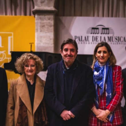 Con Luís García Montero y miembros del rectorado de la Universidad Internacional de Valencia en una de las sesiones de Las Artes en Paralelo